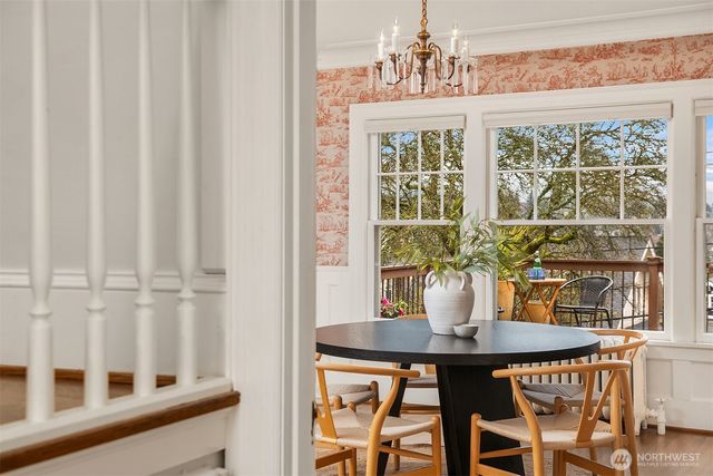 5260 18th Avenue NE, Seattle, WA 98105