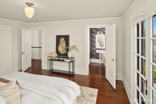 5260 18th Avenue NE, Seattle, WA 98105