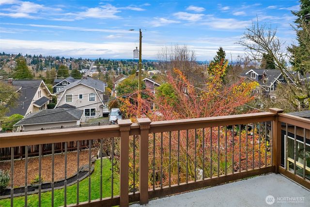 5260 18th Avenue NE, Seattle, WA 98105