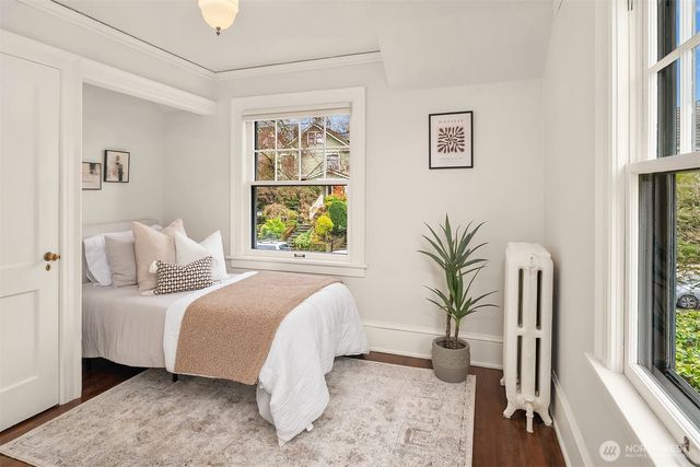 5260 18th Avenue NE, Seattle, WA 98105