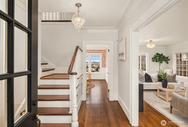 5260 18th Avenue NE, Seattle, WA 98105