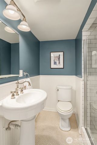 5260 18th Avenue NE, Seattle, WA 98105