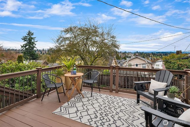 5260 18th Avenue NE, Seattle, WA 98105