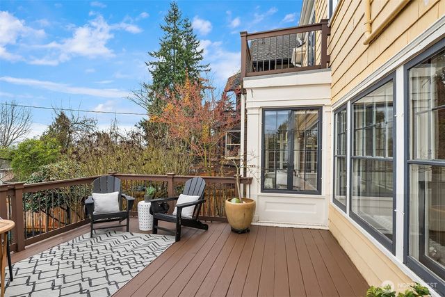 5260 18th Avenue NE, Seattle, WA 98105