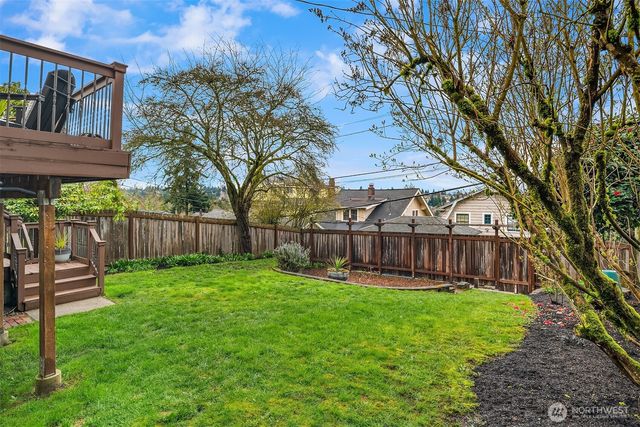 5260 18th Avenue NE, Seattle, WA 98105