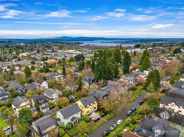 5260 18th Avenue NE, Seattle, WA 98105