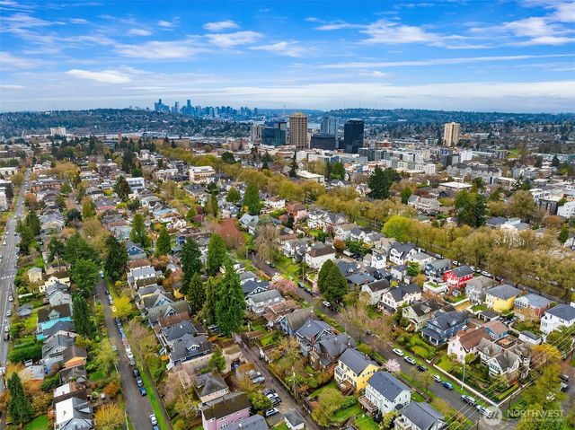 5260 18th Avenue NE, Seattle, WA 98105