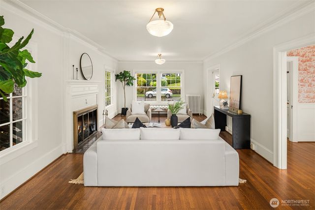 5260 18th Avenue NE, Seattle, WA 98105