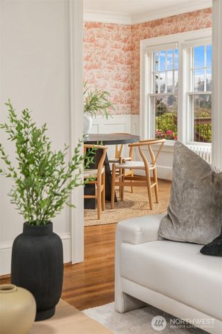 5260 18th Avenue NE, Seattle, WA 98105