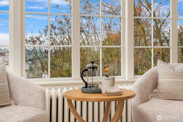 5260 18th Avenue NE, Seattle, WA 98105