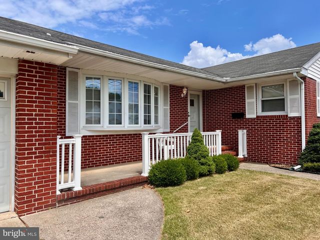 27 MEADOW RD, Pennsville, NJ 08070