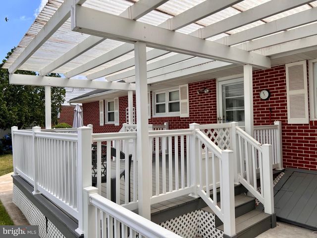 27 MEADOW RD, Pennsville, NJ 08070