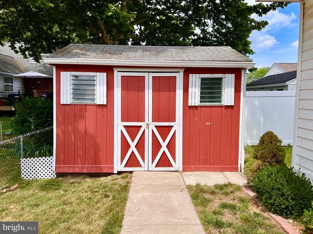 27 MEADOW RD, Pennsville, NJ 08070