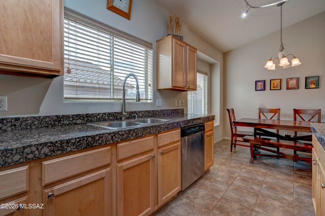 60594 E Blackcrest Loop, Tucson, AZ 85739