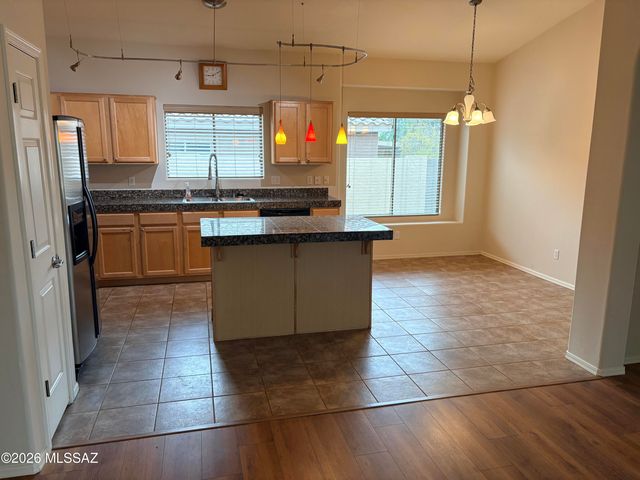 60594 E Blackcrest Loop, Tucson, AZ 85739