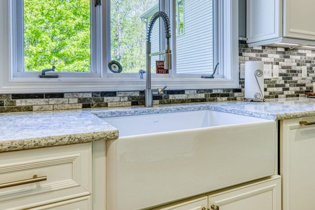19 Bonnies Way, Hampstead, NH 03841