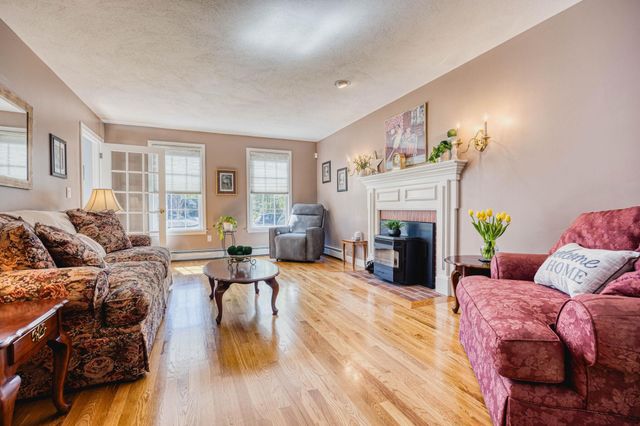 19 Bonnies Way, Hampstead, NH 03841