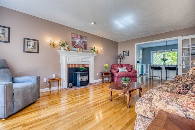 19 Bonnies Way, Hampstead, NH 03841