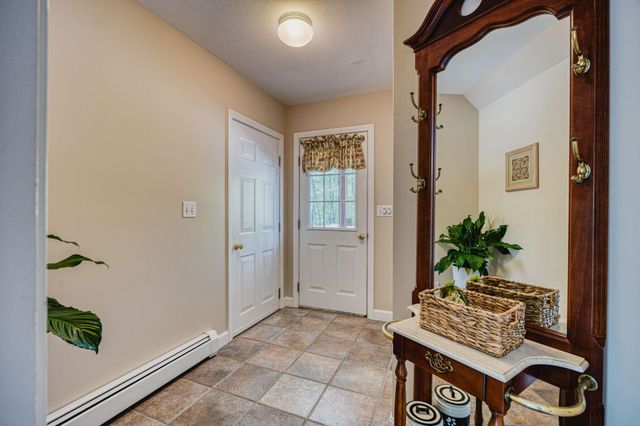 19 Bonnies Way, Hampstead, NH 03841