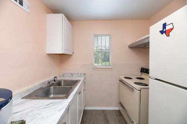 2408 Meyers Street 104, Dallas, TX 75215