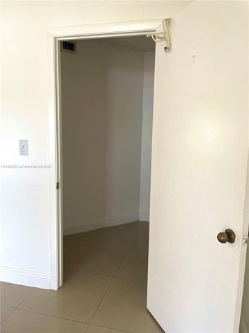 8290 Lake Dr 128, Doral, FL 33166