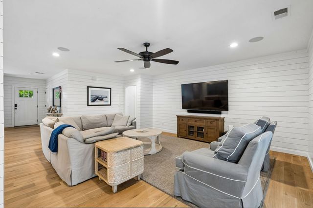 1010 Lansing Drive, Mount Pleasant, SC 29464
