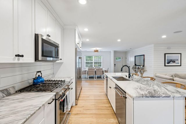 1010 Lansing Drive, Mount Pleasant, SC 29464