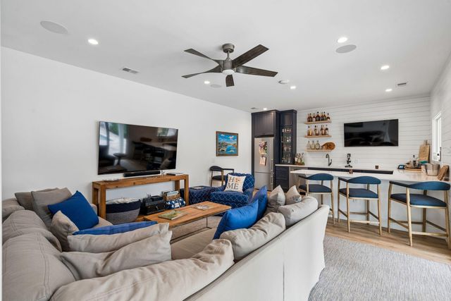 1010 Lansing Drive, Mount Pleasant, SC 29464