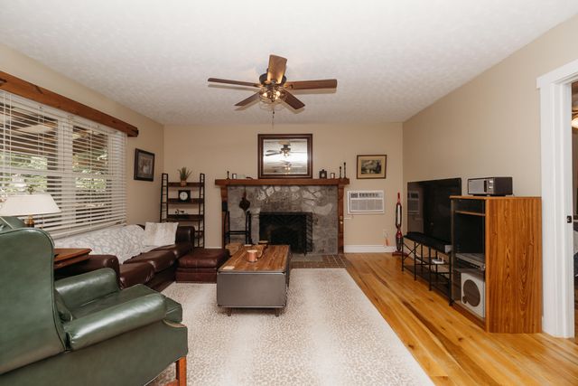 272 Cowboy Lane, Wellington, KY 40387