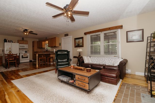 272 Cowboy Lane, Wellington, KY 40387