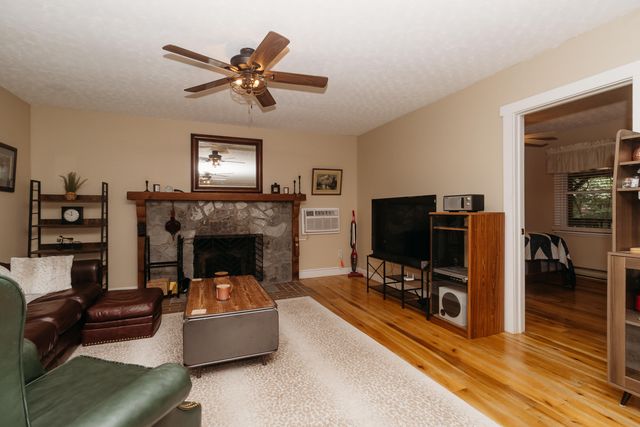 272 Cowboy Lane, Wellington, KY 40387