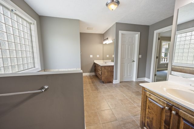 52 Wright Pl, Estill Springs, TN 37330