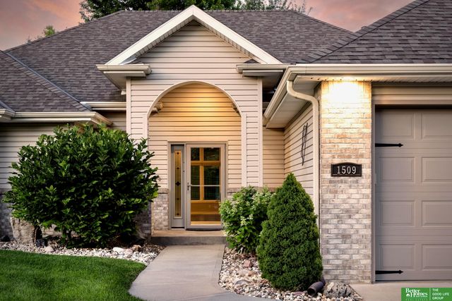 1509 S 190th Plaza, Omaha, NE 68130