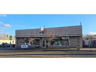 403 DESCHUTES Ave, Maupin, OR 97037