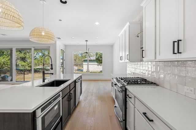 112 Kendall RD, Spicewood, TX 78669