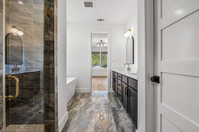 112 Kendall RD, Spicewood, TX 78669