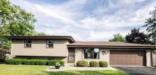 531 Hollybrook LANE, Saukville, WI 53080