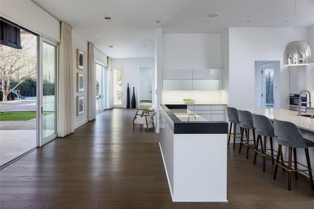 11565 E Ricks Circle, Dallas, TX 75230