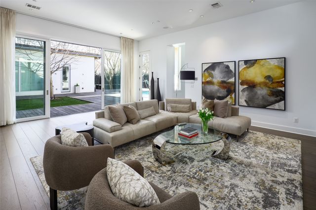 11565 E Ricks Circle, Dallas, TX 75230