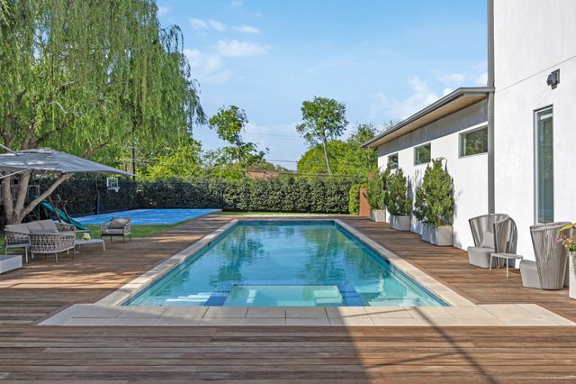 11565 E Ricks Circle, Dallas, TX 75230