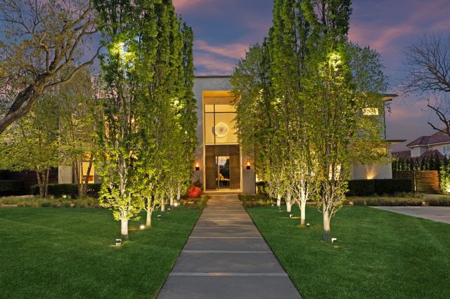 11565 E Ricks Circle, Dallas, TX 75230