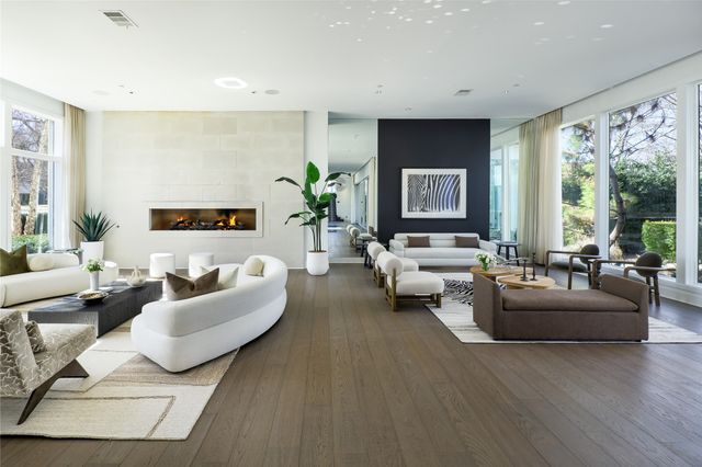 11565 E Ricks Circle, Dallas, TX 75230