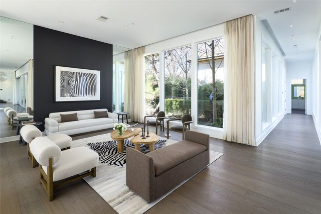 11565 E Ricks Circle, Dallas, TX 75230