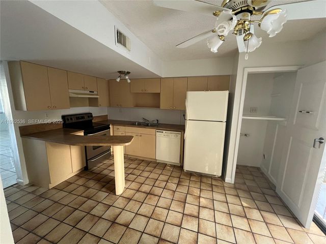 5800 W 18th Ave 406-4, Hialeah, FL 33012