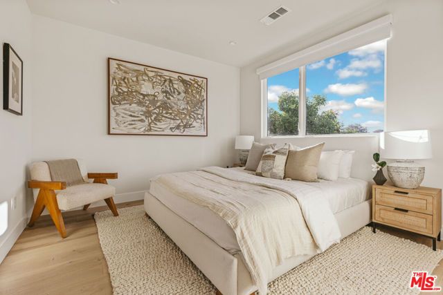 3222 S Barrington Avenue, Los Angeles, CA 90066