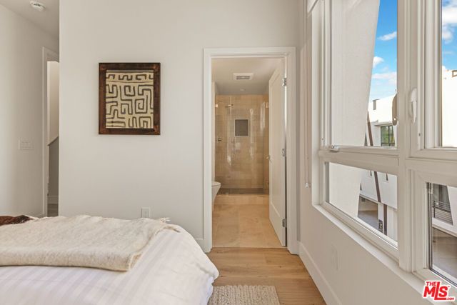 3222 S Barrington Avenue, Los Angeles, CA 90066