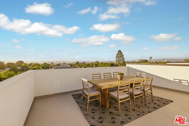 3222 S Barrington Avenue, Los Angeles, CA 90066