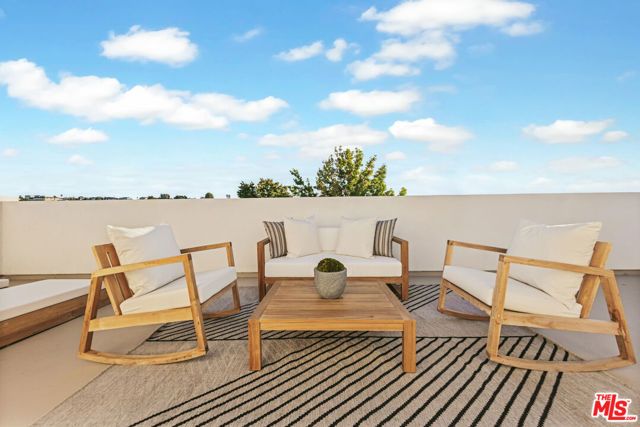 3222 S Barrington Avenue, Los Angeles, CA 90066