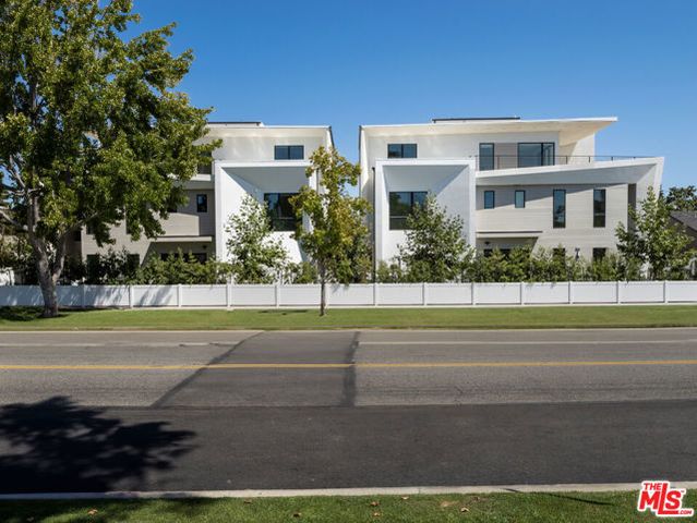 3222 S Barrington Avenue, Los Angeles, CA 90066