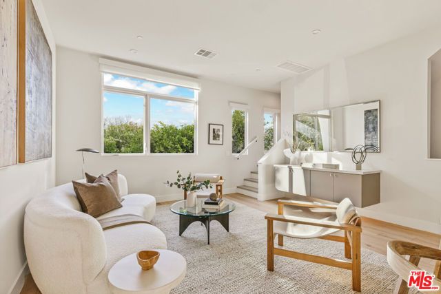 3222 S Barrington Avenue, Los Angeles, CA 90066